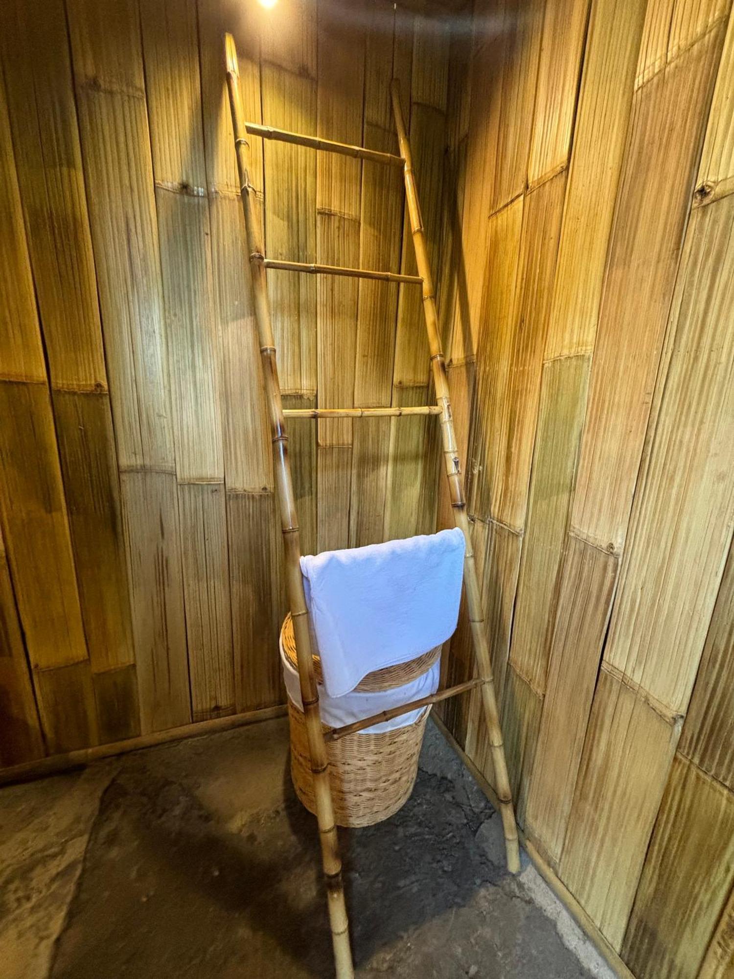 Kawig Bamboo House - Ricefield View, Eco Bamboo